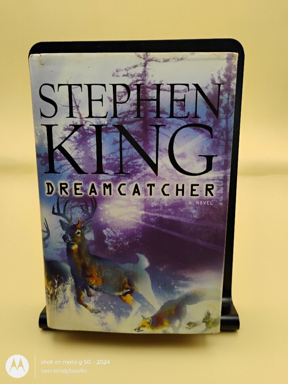 novel Dreamcatcher by Stephen King hardcover with dust jacket dated 2001